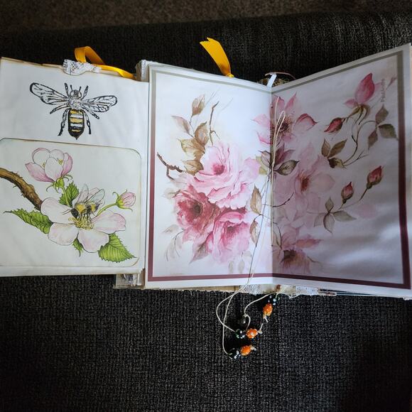 ADORABLE "BEE" Junk Journal, 9in x 6in x 1.75in, 166 pages - Picture 7 of 14